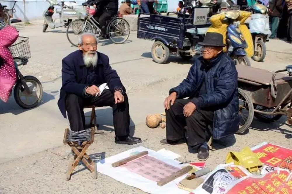 2014年,四川一还俗僧人当街砍死算命先生,凶手:他算得太准了