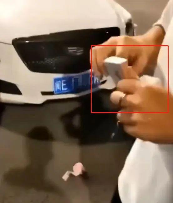 福建街头惊现黑丝车友媛,视频全网疯传:人没了羞耻心有多可怕?