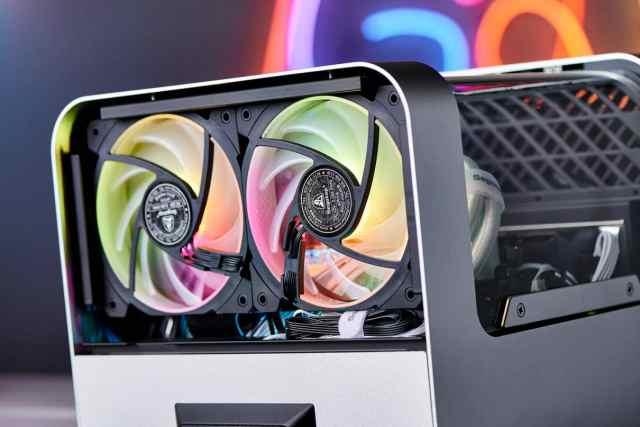 |性能强悍的小强机！鑫谷斜杠青年ITX机箱评测
