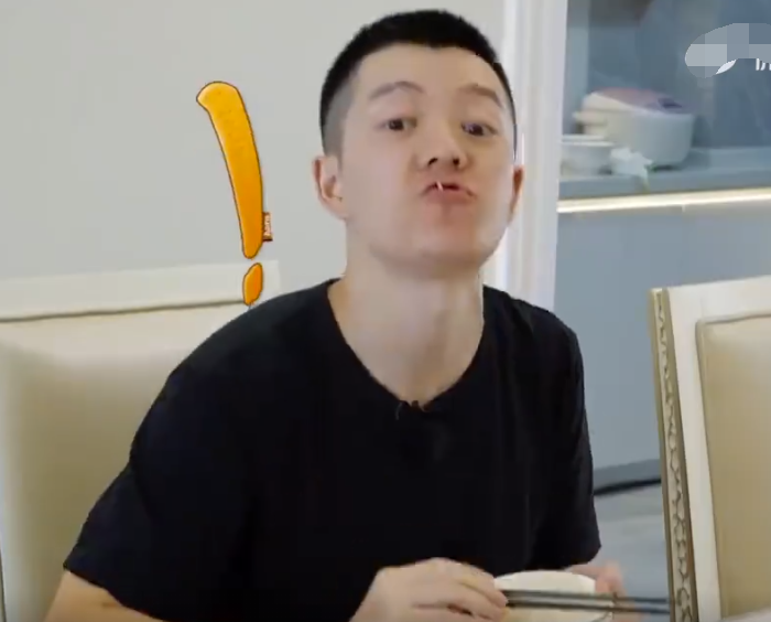 哈尔滨啤酒|离婚前吴雅婷王栎鑫哄孩子一幕,妈妈太能干,丈夫像哥哥