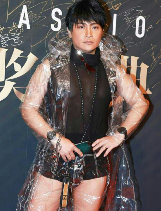 赵露思|明明长了一张相似的脸,一个帅一个“土”,颜值差距太大了