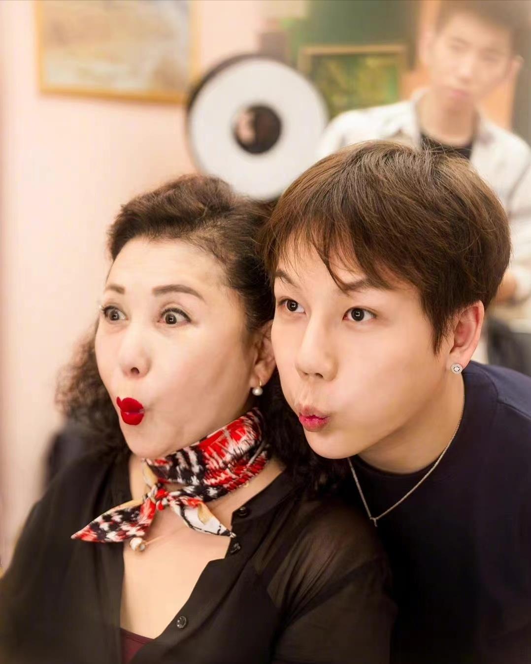 刘维|刘维母亲医治无效去世！享年63岁，病情曾一度好转可惜无力回天