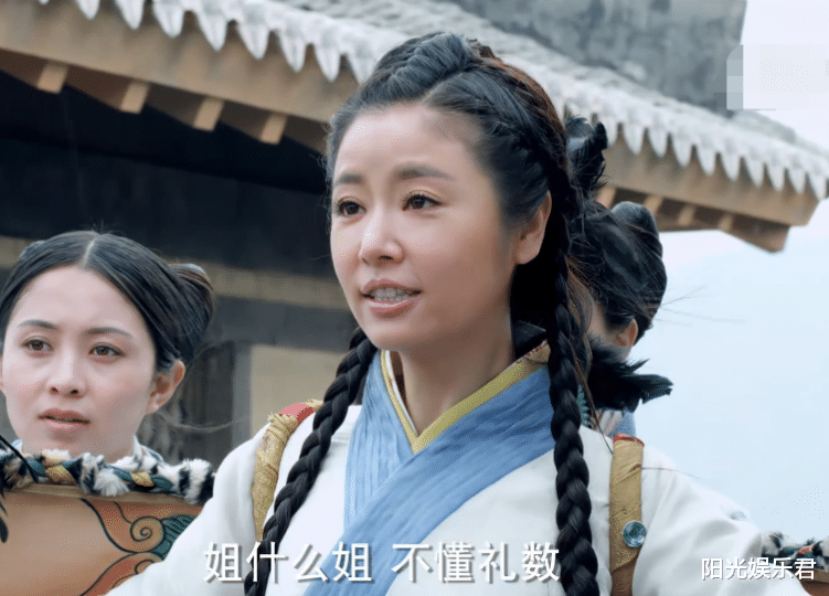 Angelababy|别把冻龄当少女感，33岁杨颖穿校服演戏，是真不合适