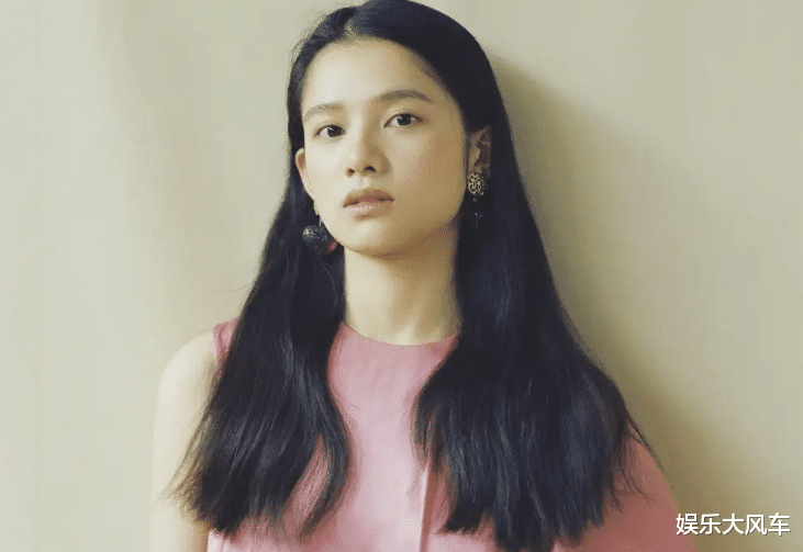 黄景瑜|黄景瑜张婧仪首合作！女方疑耍大牌用替身，男扮女装怀中抱太辣眼