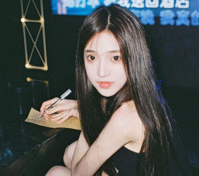 王思聪|王思聪打卡日式料理店,近照发福显油腻,头发凌乱被指向大爷