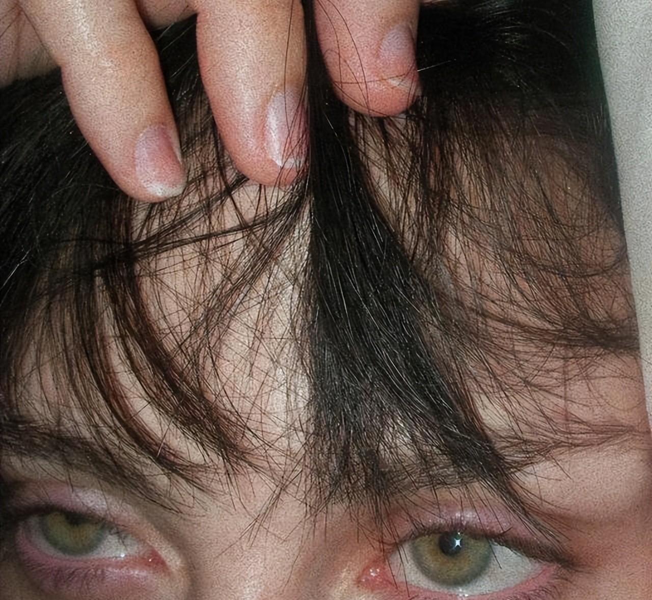 维多利亚·贝克汉姆|小贝夫妇在儿子婚礼坐不上主桌！儿媳首度回应与贝嫂婆媳不和传闻