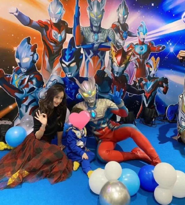 小海绵|baby获儿子接机一起做核酸，小海绵身高瞩目，懂事帅气像黄晓明