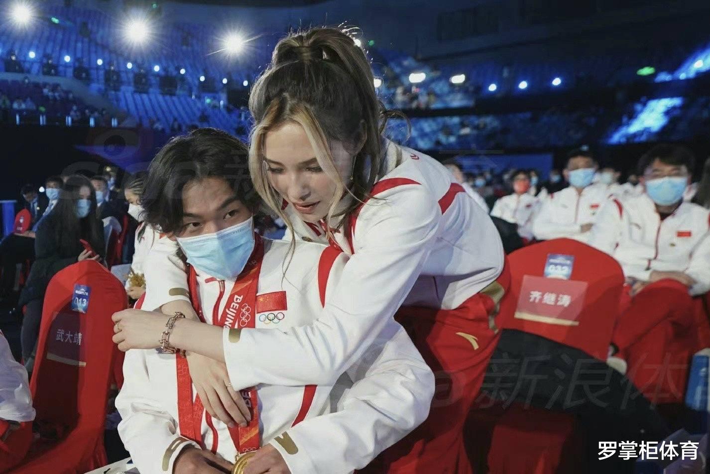 苏翊鸣|国家级荣誉！中国滑雪传奇不退役，甜蜜晒证书，苏翊鸣地位受威胁