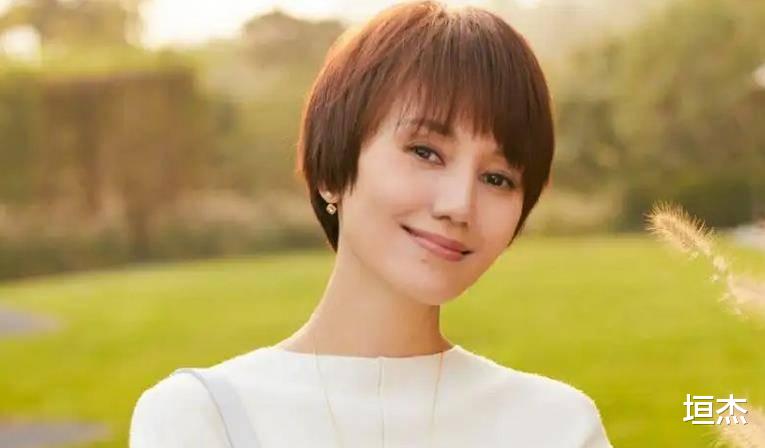 袁泉|国产职业剧真浮夸，穷人也开豪车住豪宅，一身衣服顶一套房，太假