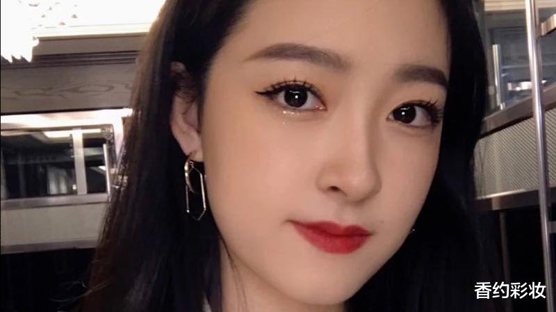 为什么每次一上粉,脸就开始起皮了,简直难看死了?