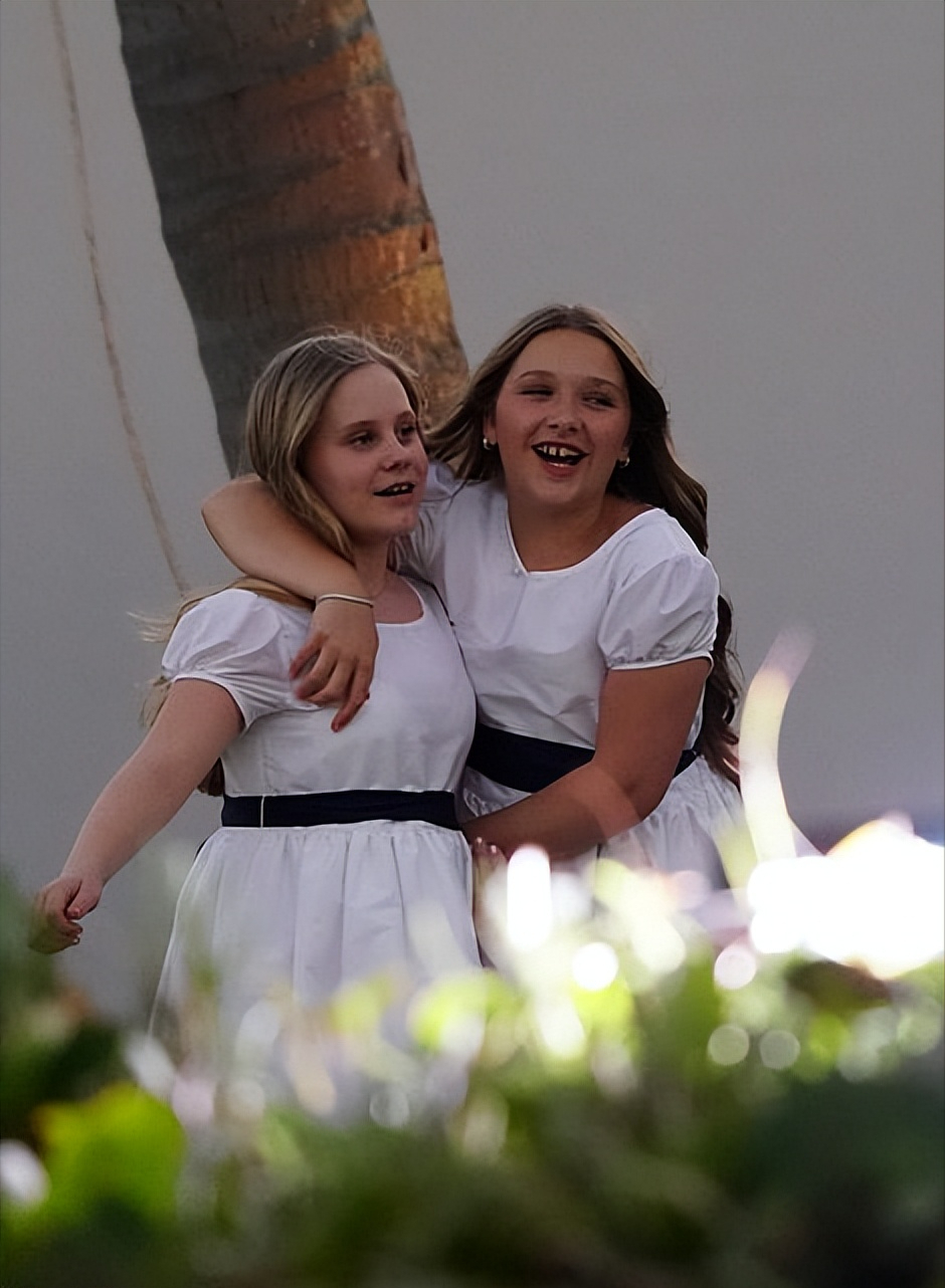 小贝|小贝长子大婚现场!新娘穿白纱亮相太美,10岁小七当花童玩得好嗨