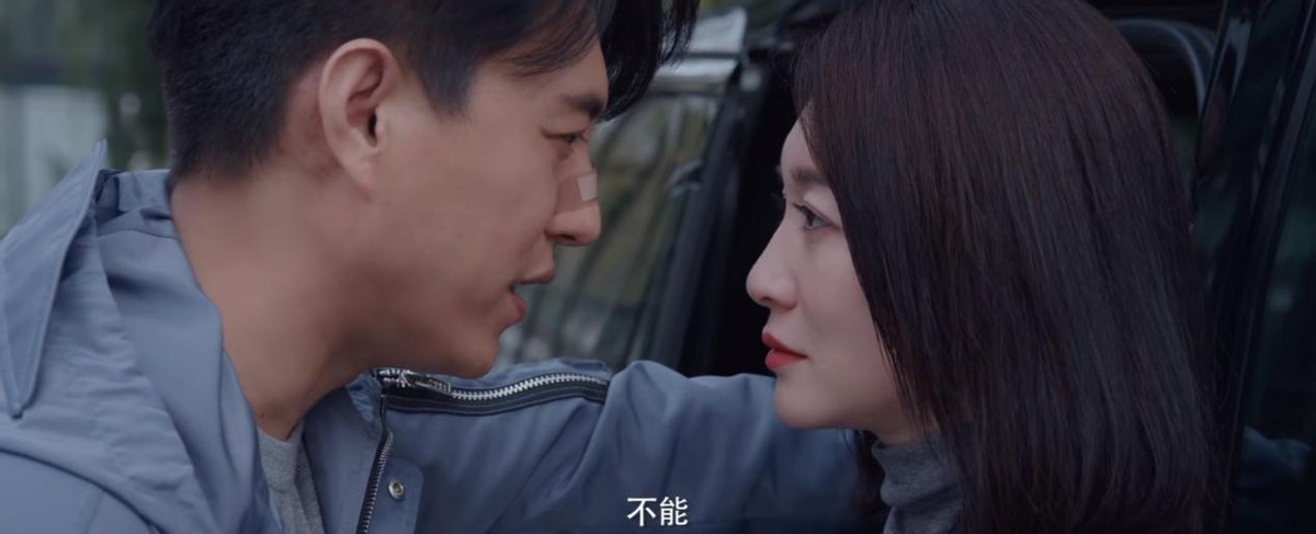 林深见鹿|首播6集好评不断,《林深见鹿》一亮相,“靳东定律”又被验证了