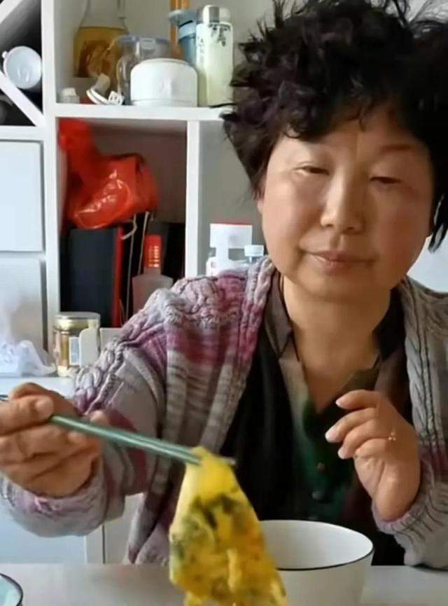 教育孩子|熊磊发视频教育孩子楷楷，楷楷表现很暖心，老杜晒吃饭画面遭吐槽