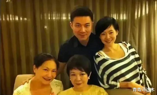 大S|就让大S认了道大哥为干爹,和张兰互相厮打,像样的S妈妈黄春梅过着不像样的生活