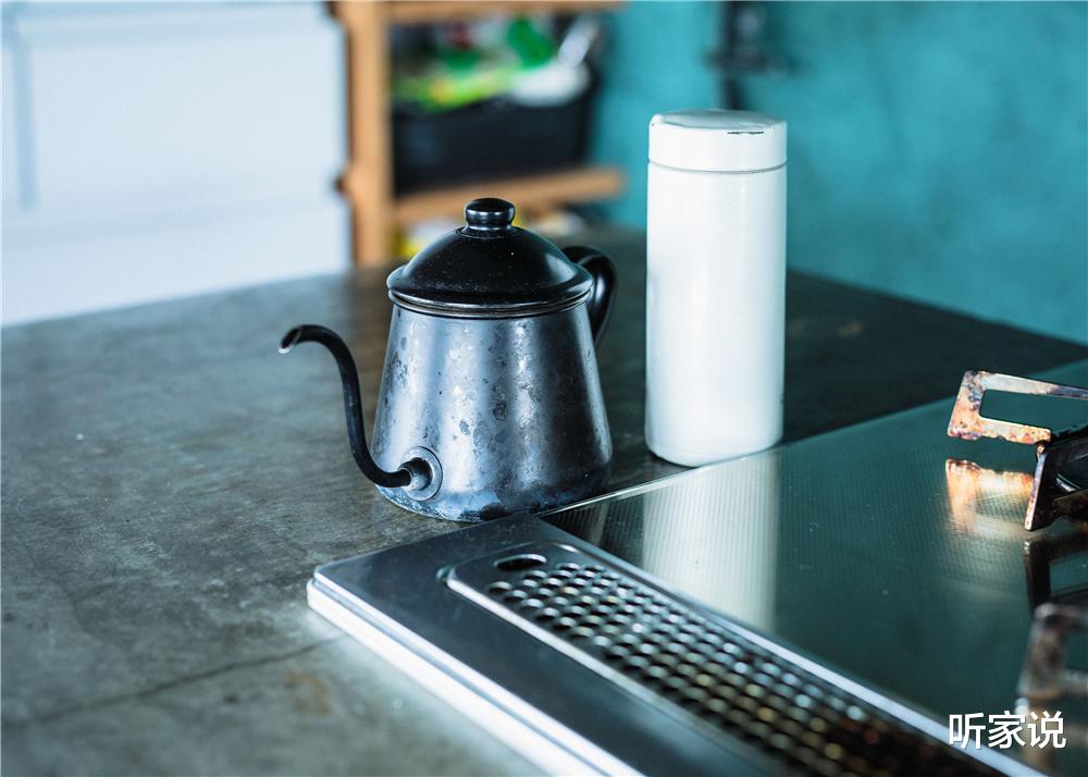 33岁的女厨师,把家装修成“毛坯房”,82㎡只做一室,一住就3年