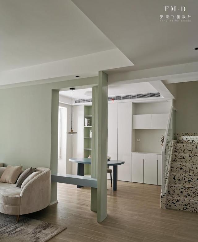 同样是横厅设计，客厅和书房用弧形格栅做窗口，高颜值还不愁采光