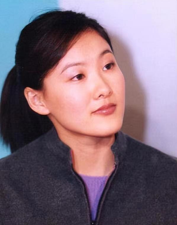 伏明霞|幸福？伏明霞红光满面，71岁丈夫精神抖擞，女儿成年收豪气大礼