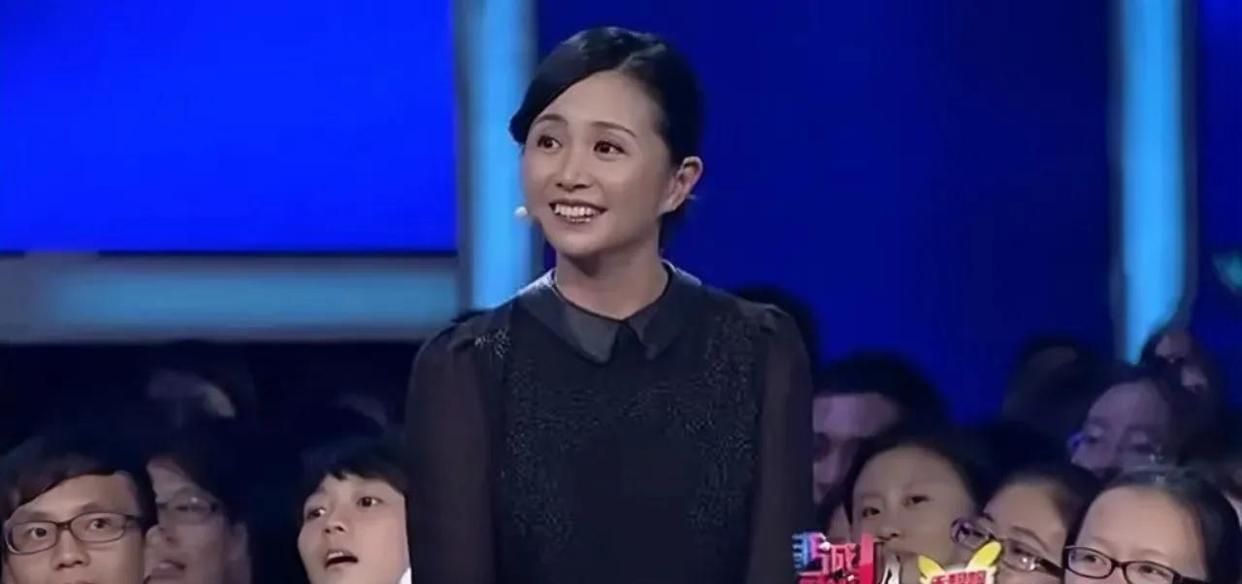 黄菡|黄菡:情感导师却离婚,被网友指责两面派,其实这是乌龙事件