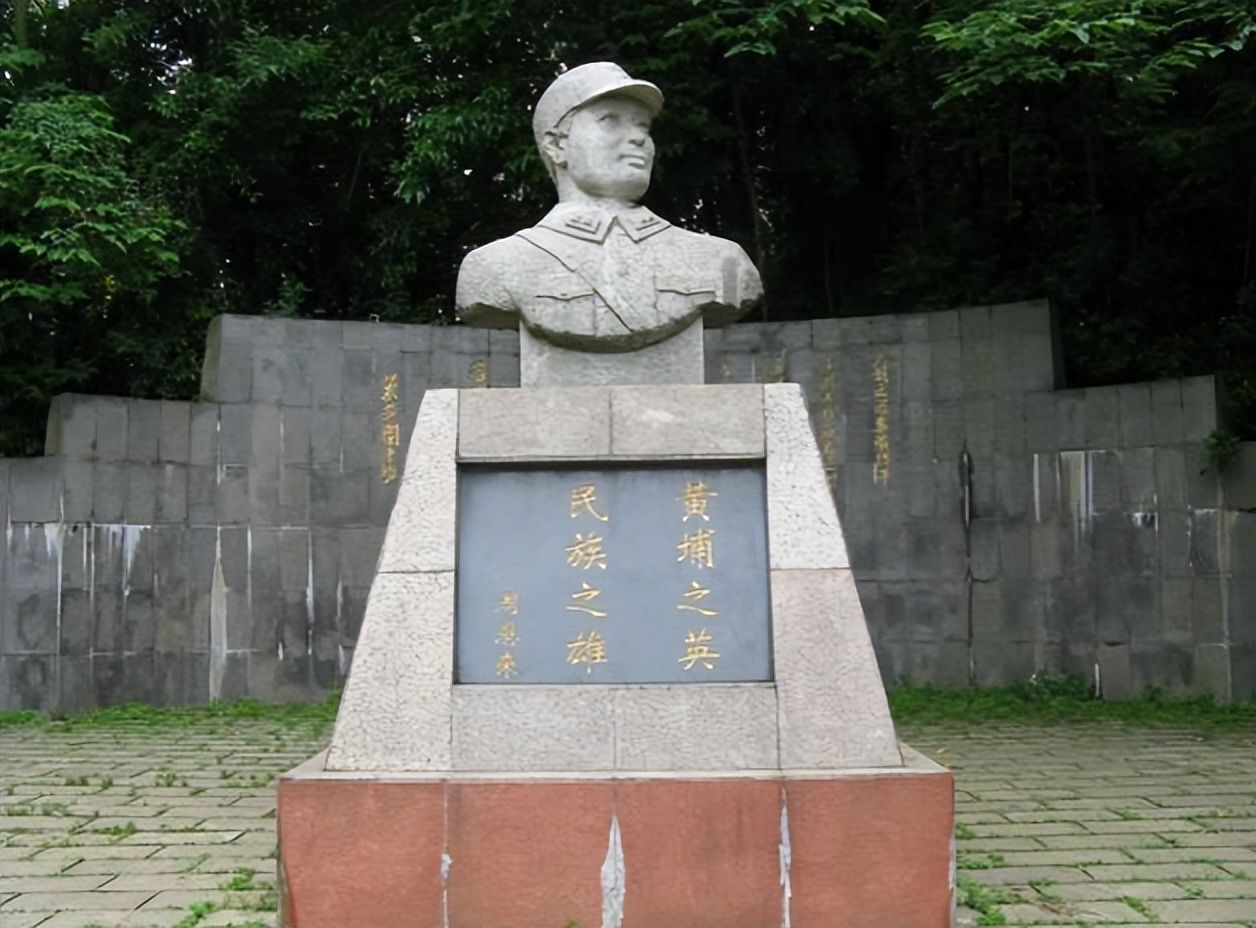 戴安澜灵柩归国，20万百姓佩戴黑纱相送，日军罕见未派出军机袭扰