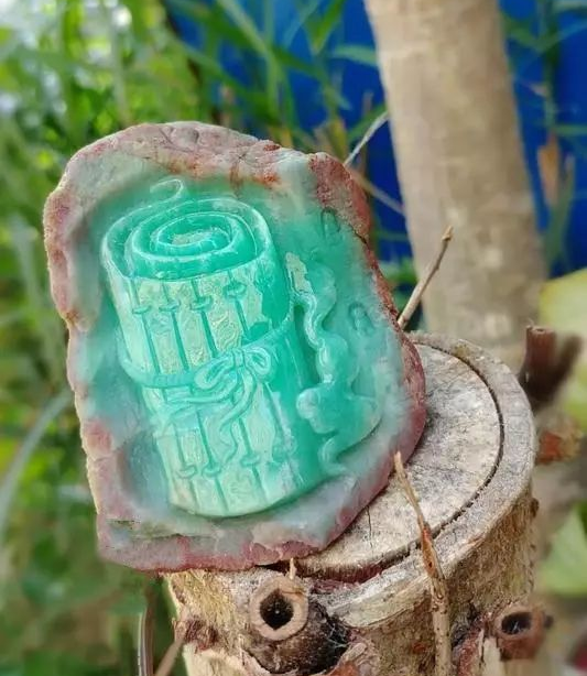 蜜蜡|翡翠玉雕中的带皮雕刻是一种艺术,好的雕工让料子极其自然,精美绝伦!