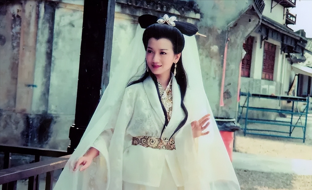 赵雅芝|赵雅芝的情史堪比电视剧集,经历家暴、出轨、偷情、等丰富剧情