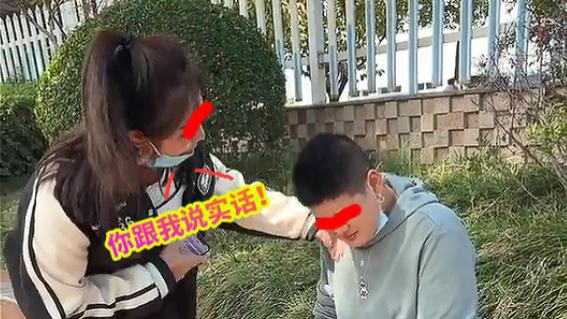 没按领导说得干活，男子进厂打工被骂哭，女子越哄哭得越厉害