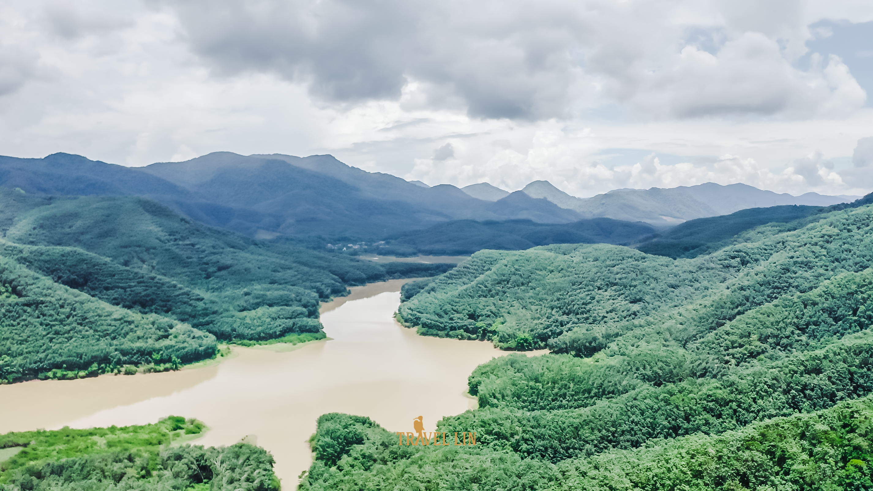 荷花|原始森林里的越野车体验：望天树全地形越野