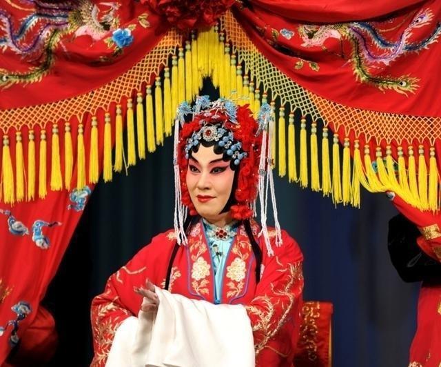 京剧|过去的京剧艺人没有高学历，如今有的演员小学没毕业却成了研究生