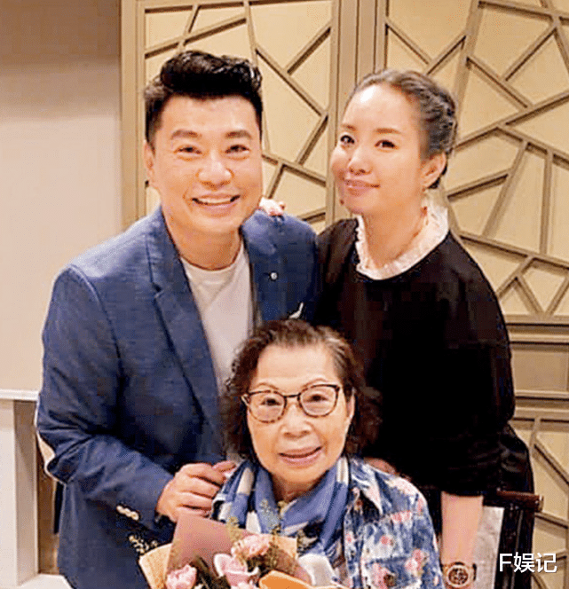 阮兆祥|与阮兆祥恋爱21年的女友罕见露面 两人出去逛街看电影很甜蜜