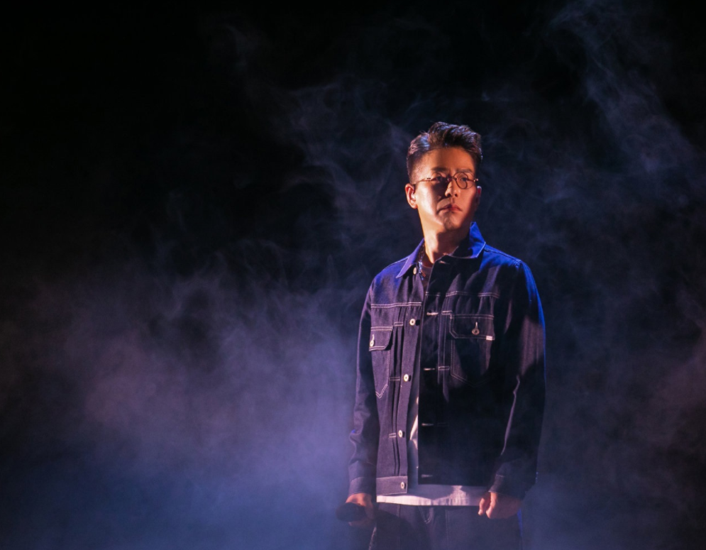 林晓峰|50岁无奈离婚，在娱乐圈沉寂了整整30年，51岁迎来事业巅峰