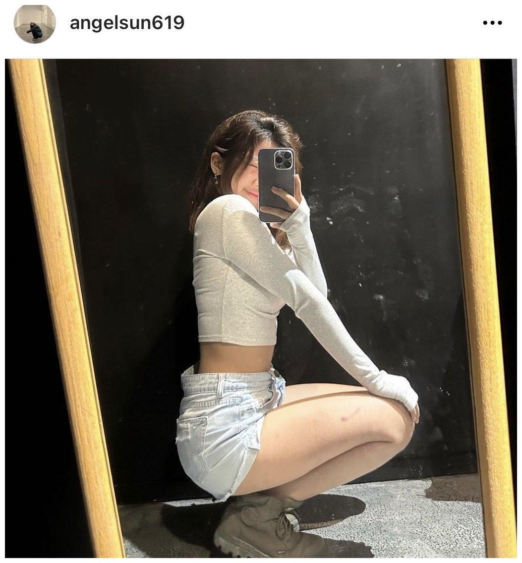 贾静雯|贾静雯女儿17岁长腿少女近照曝光,晒辣照引修杰楷留言,爆笑互动