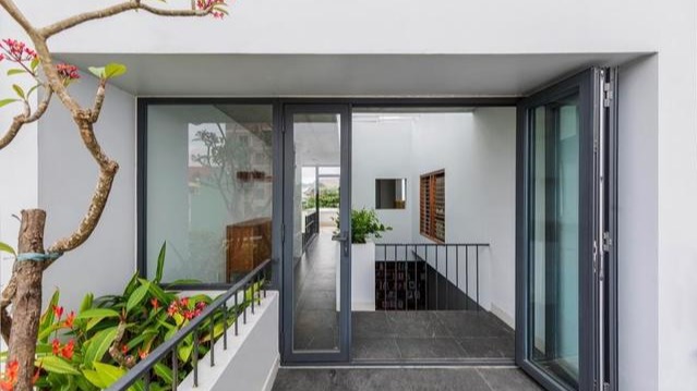 越南3层别墅,屋里屋外到处都种树,装修简单,但起码赏心悦目!