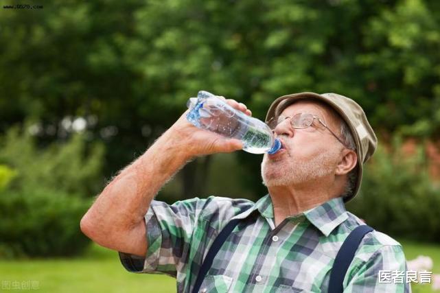 桑葚干|便秘“克星”找到,不是蜂蜜不是香蕉,3个简单方法,大便变通畅