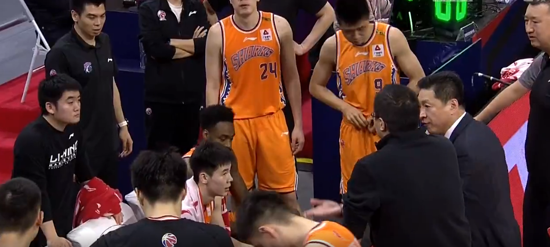 上海男篮|李春江又输了，上海与广东同病相怜，但杜锋是青出于蓝而胜于蓝？
