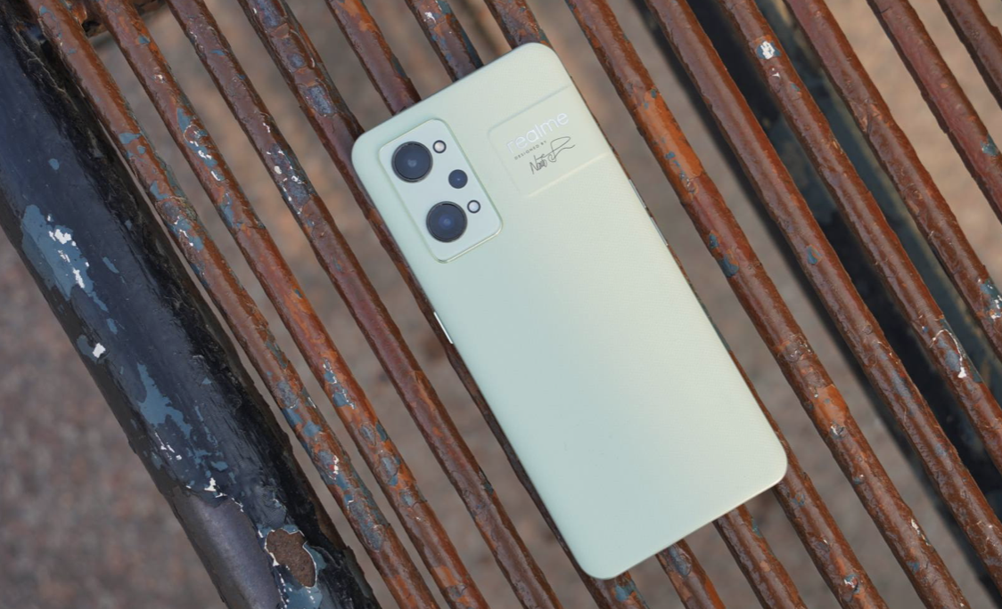 iPhone|买中端机还是旗舰机?聪明人告诉你,谁更值得买