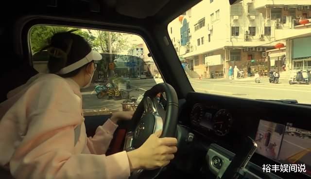 苗苗|恭喜！苗苗官宣怀二胎，亲自开车前往医院做产检，孕肚最少五个月