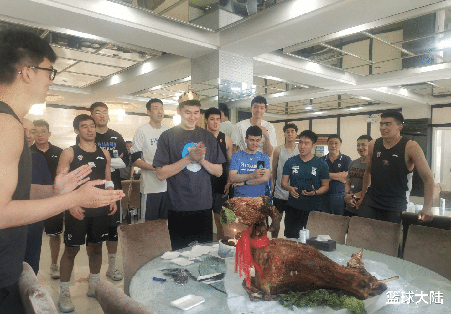 正式签约!CBA2米26内线新星不走了,下赛季能否证明自己?