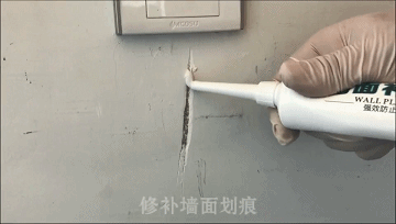 家里墙壁发霉发黑？保洁阿姨教你正确做法，旧墙焕然一新！