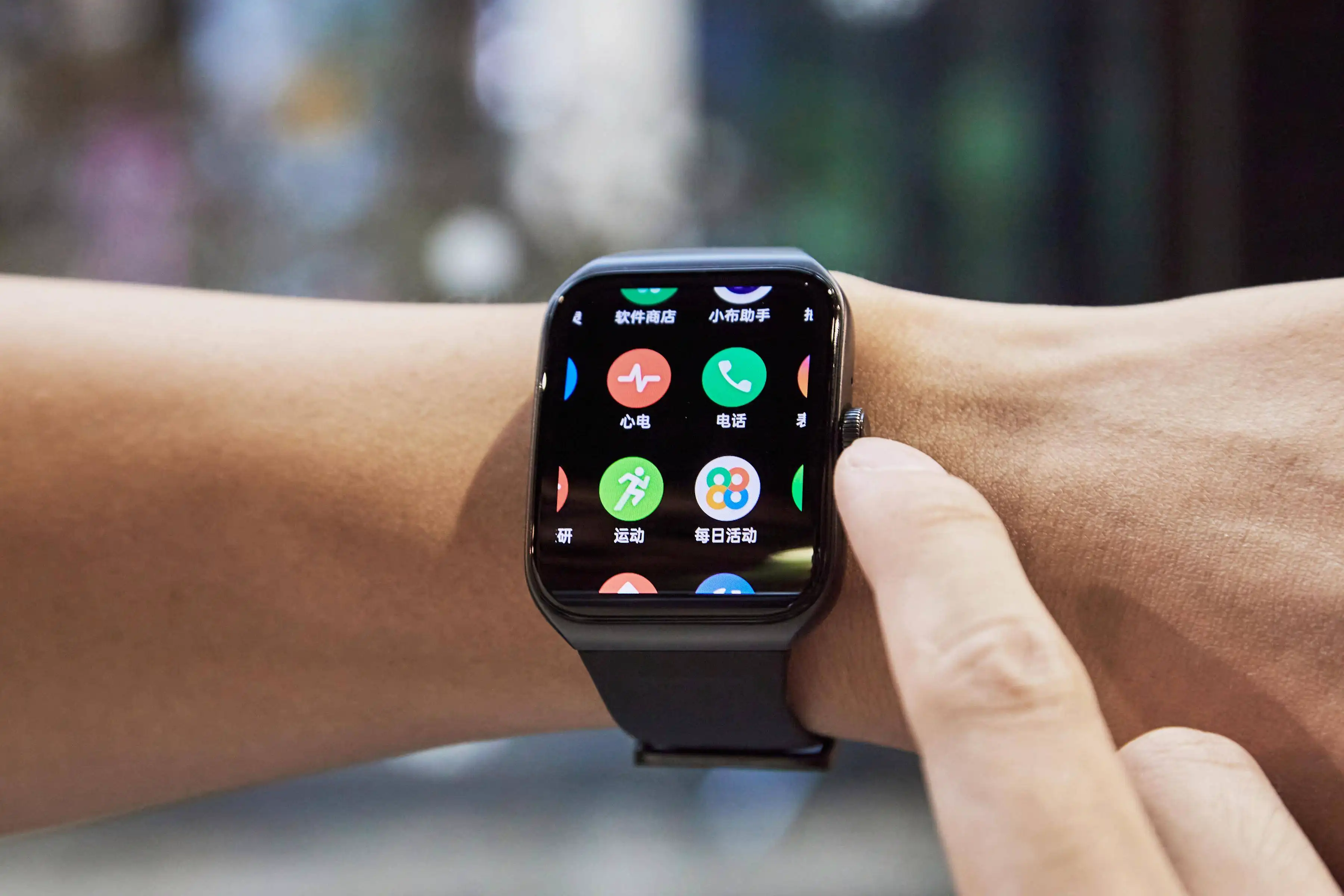 亚马逊|出门必备数码产品，智能手表的地位越来越重要