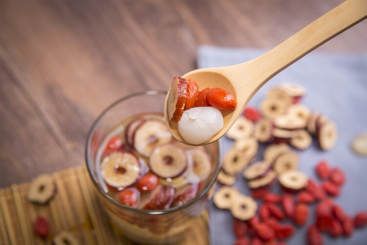 腰椎间盘突出|红枣、红糖不补血!提醒:真正补血的食物是这3种,别再花冤枉钱