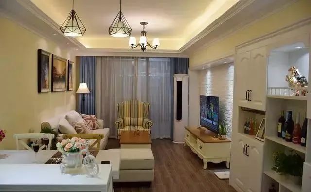 晒我家79平小三室，紧促温馨漂亮实用，朋友看到餐厅设计都要效仿