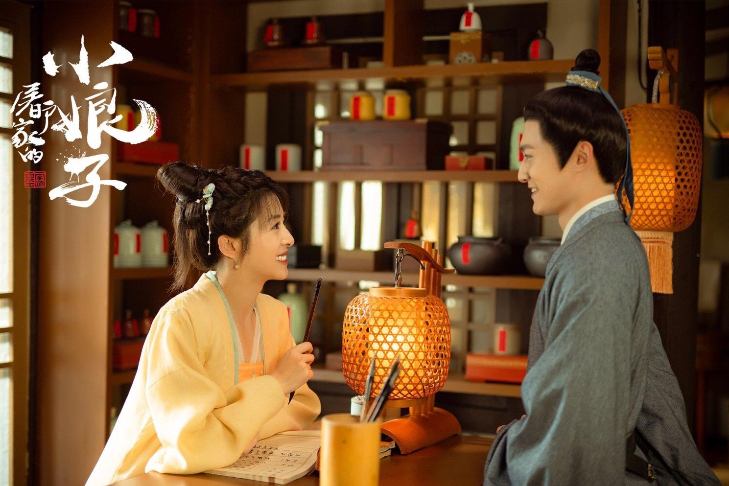 张含韵|《屠户家的小娘子》剧照绝了！张含韵、佟梦实的对视，太甜了