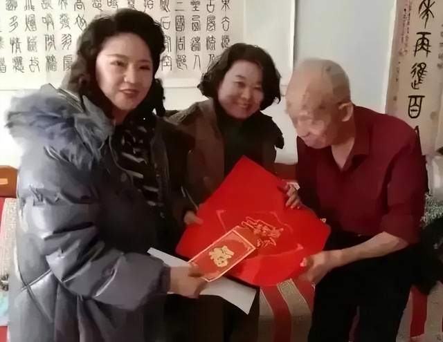李少莉|李少莉风波持续发酵，点读被解释为严谨，大众只是质疑其真实能力