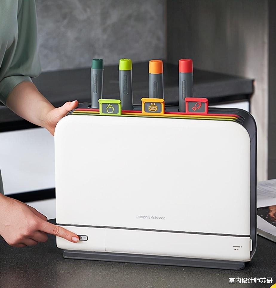 以前不懂,厨房刀筷“放台面”!学学年轻人的做法,卫生又高级!