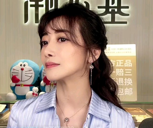 陈紫函|陈紫函直播卖货，贵的主动试戴，便宜的全程玩手机，太现实了