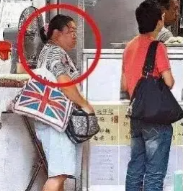 刘德华|刘德华67岁的大姐住在贫民窟，他却20年不曾看望大姐接受采访: 就当他死了!