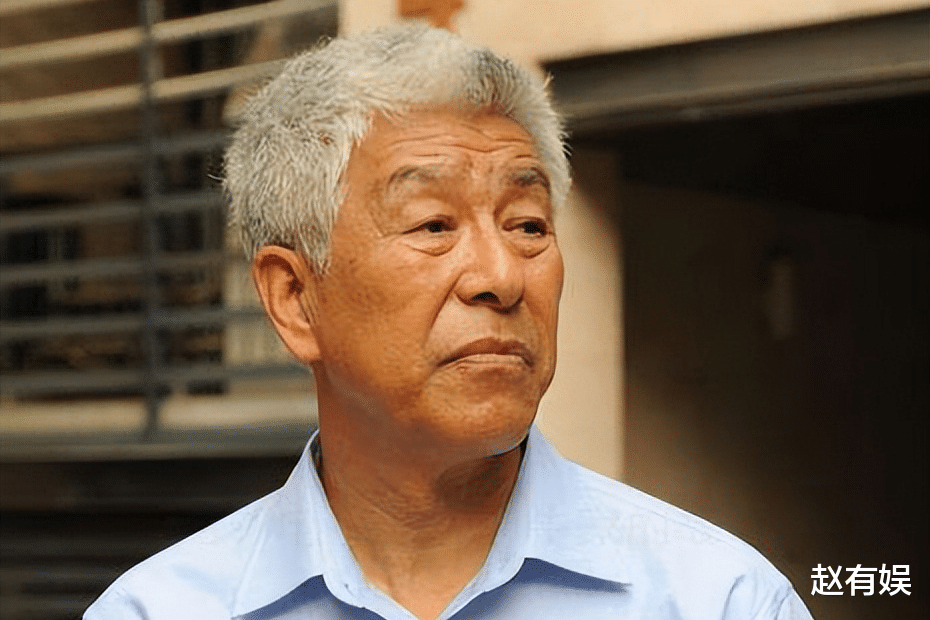 张洪杰|妻子瘫痪30年，儿孙也伸手要钱，77岁老戏骨张洪杰不敢休息？