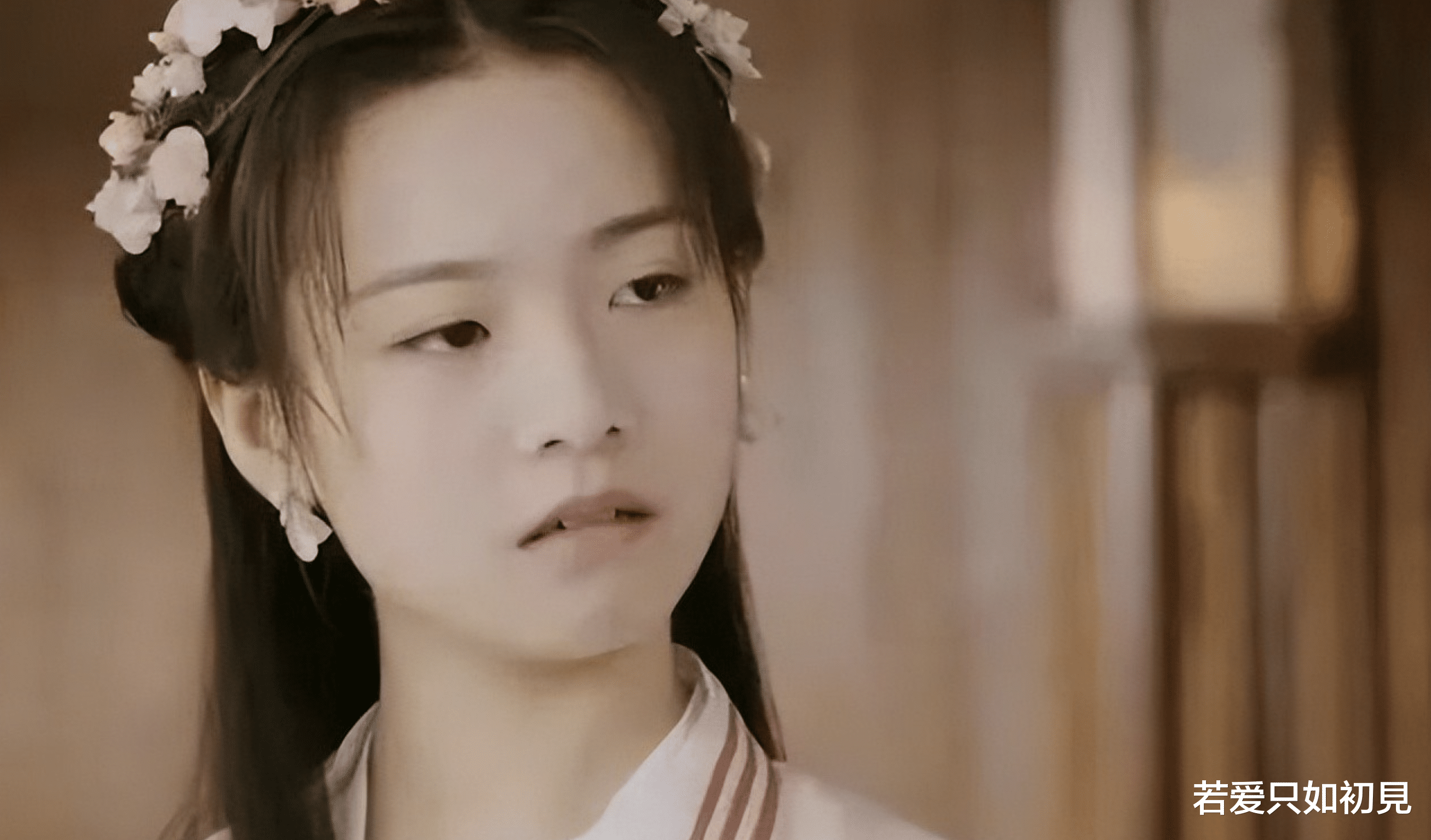 李依晓|五官凑在一起，越看越丧！“自带苦相”的10位女星