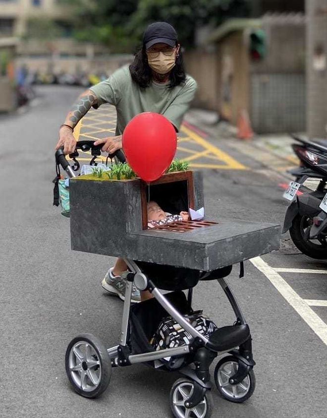 为了炫耀万圣节造型,夫妻把三个月大的宝宝打扮成死灵婴儿造型!
