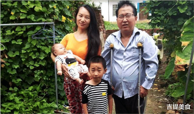 90后女孩和乞丐私奔后生二宝,怕养不起求助社会,遭网友嘲讽